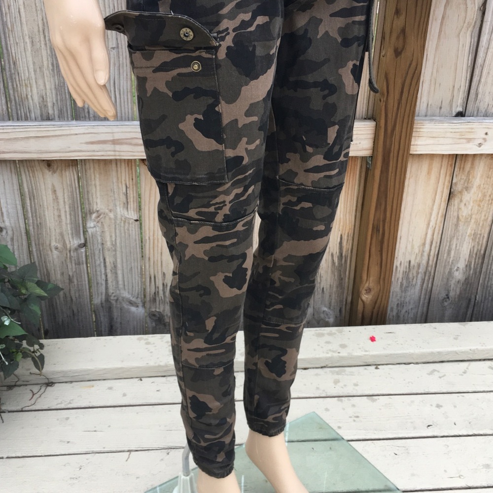CARGO CAMOUFLAGE JEANS with LEG POCKETS - Picture 6 of 16